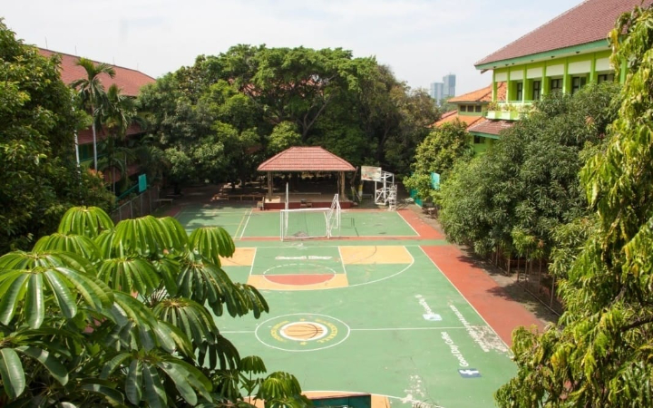 Ledakan terjadi di SMAN72 Kelapa Gading usai salat Jumat, (7/11/2025). Penyebab ledakan hingga sejumlah barang bukti telah diamankan polisi.