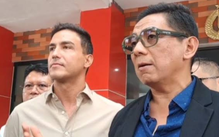 Hamish Daud datangi Polres Jaksel dan memberikan  klarifikasi pencemaran nama baik dan tegaskan masalah perceraian.