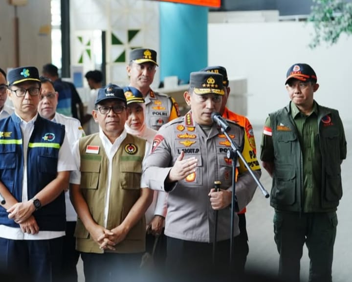 Kapolri Jenderal Listyo Sigit Prabowo mengungkapkan fakta terbaru terkait insiden ledakan yang terjadi di Masjid SMAN 72 Kelapa Gading, Jakarta Utara, pada Jumat (7/11/2025).