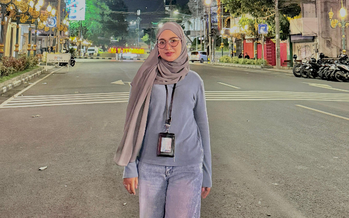 Fifturia Rifatulhusna, akrab disapa Ria Husna, seorang guru muda berusia 28 tahun yang tinggal di Kecamatan Tugu, Kabupaten Trenggalek.