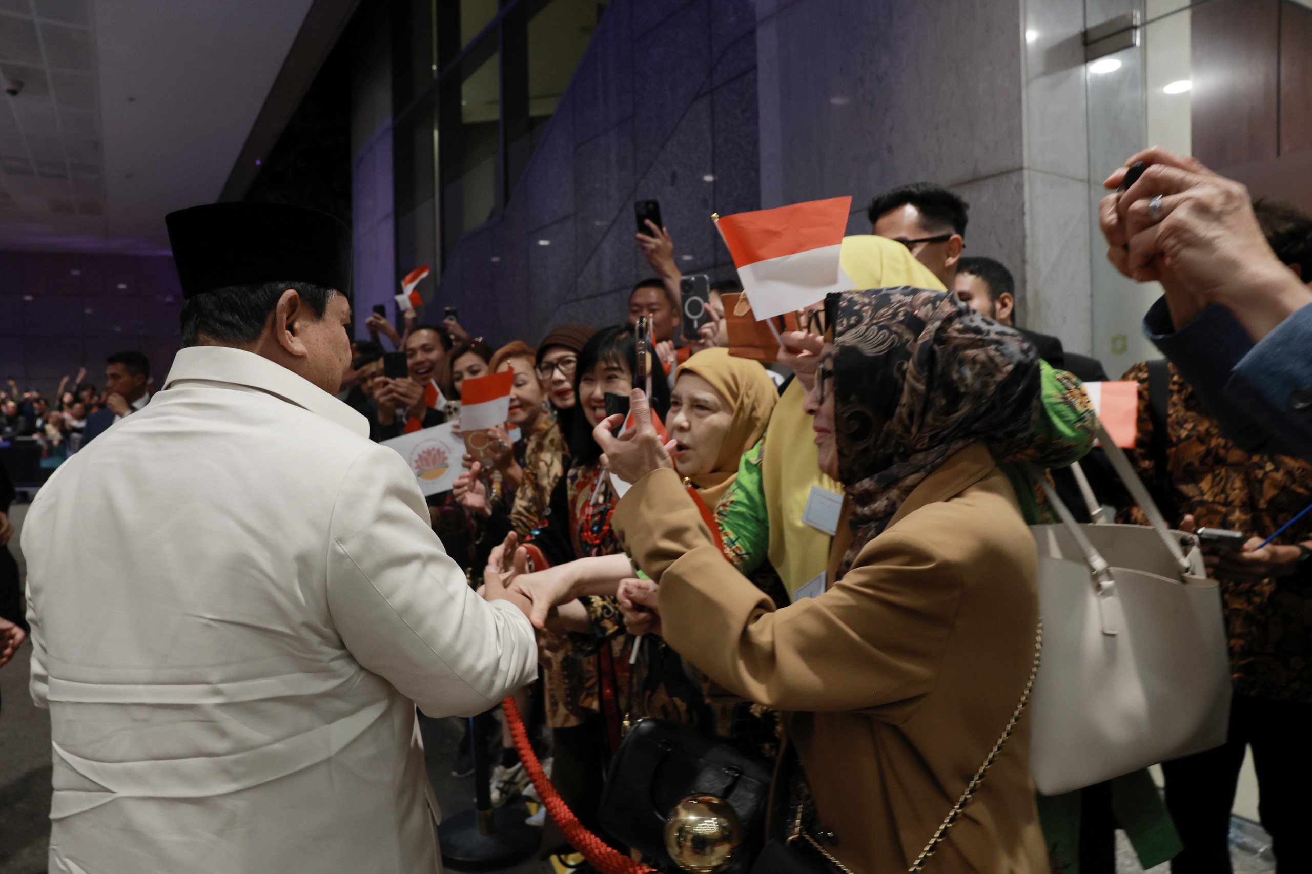uasana hangat dan penuh antusiasme mewarnai penyambutan kedatangan Presiden Republik Indonesia Prabowo Subianto di Sydney, Australia.