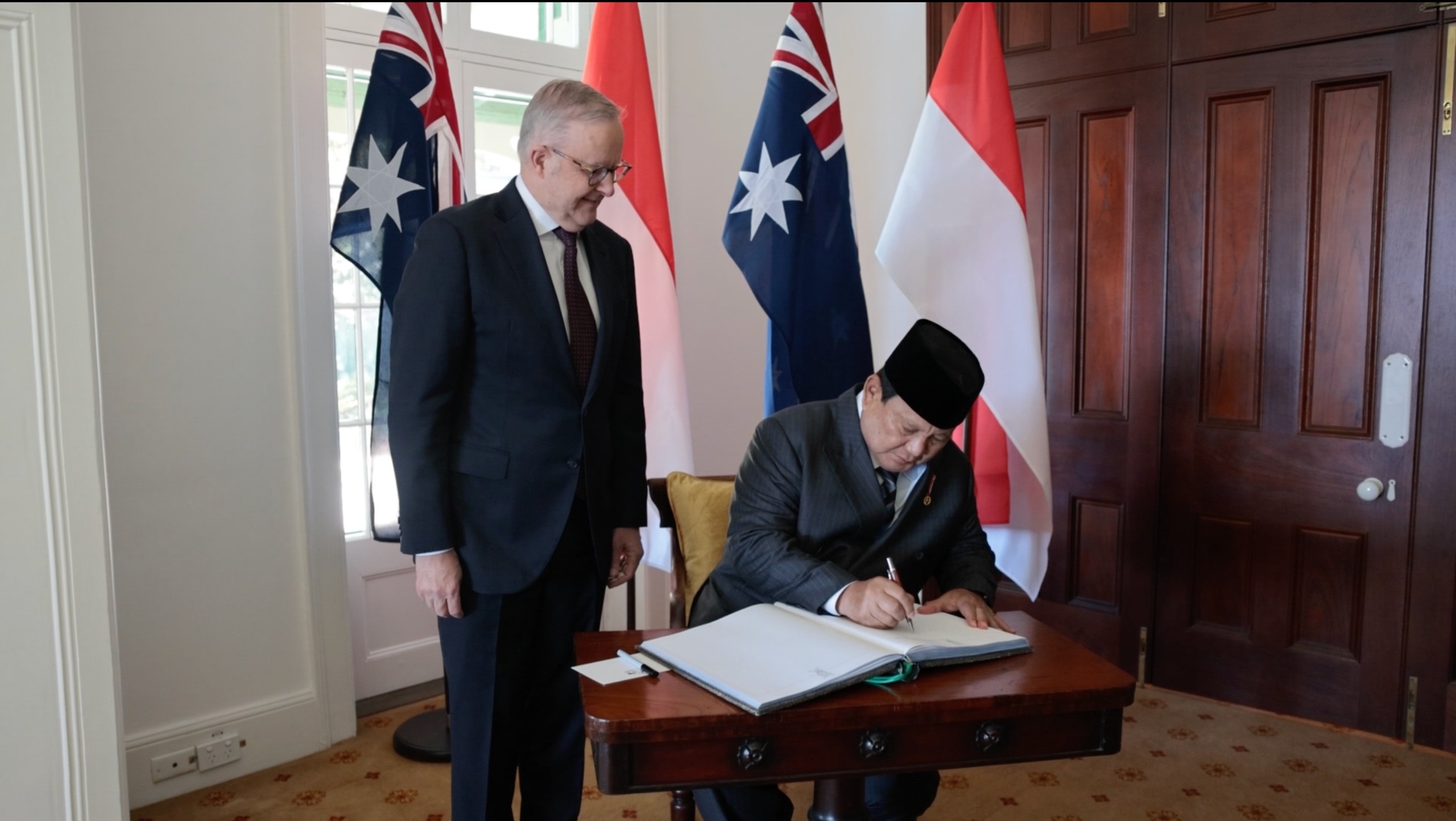 Presiden Republik Indonesia Prabowo Subianto menegaskan pentingnya menjaga hubungan bertetangga yang baik salah satunya ialah antara Indonesia dan Australia dalam kunjungan kenegaraannya ke Sydney.