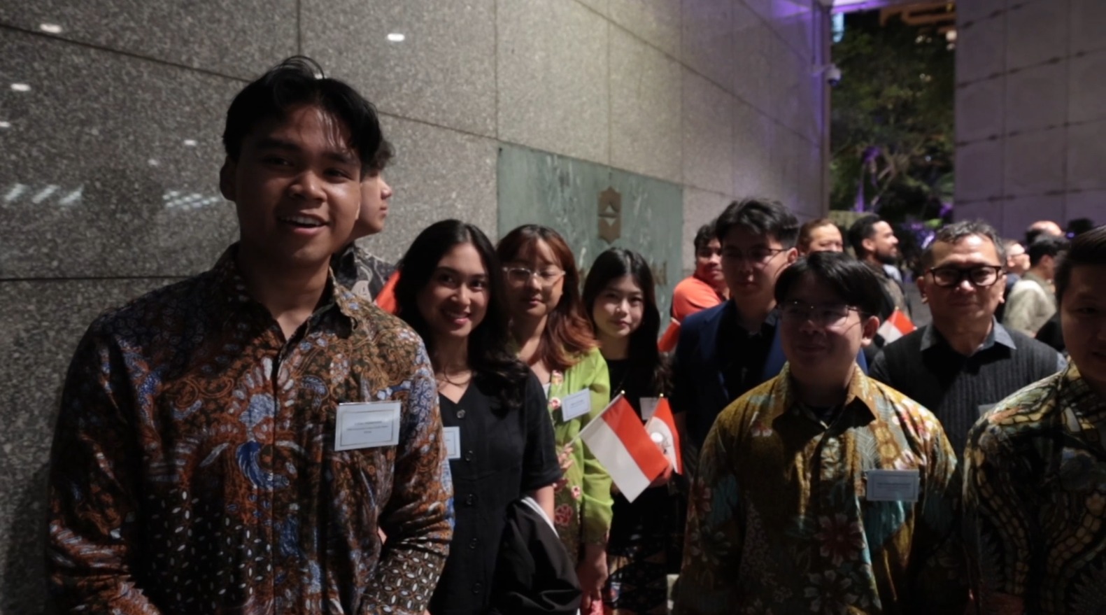 Kedatangan Presiden Republik Indonesia Prabowo Subianto di Sydney, Australia disambut riuh semarak antusias oleh mahasiswa Indonesia yang sedang menempuh pendidikan doktoral di Negeri Kanguru itu.