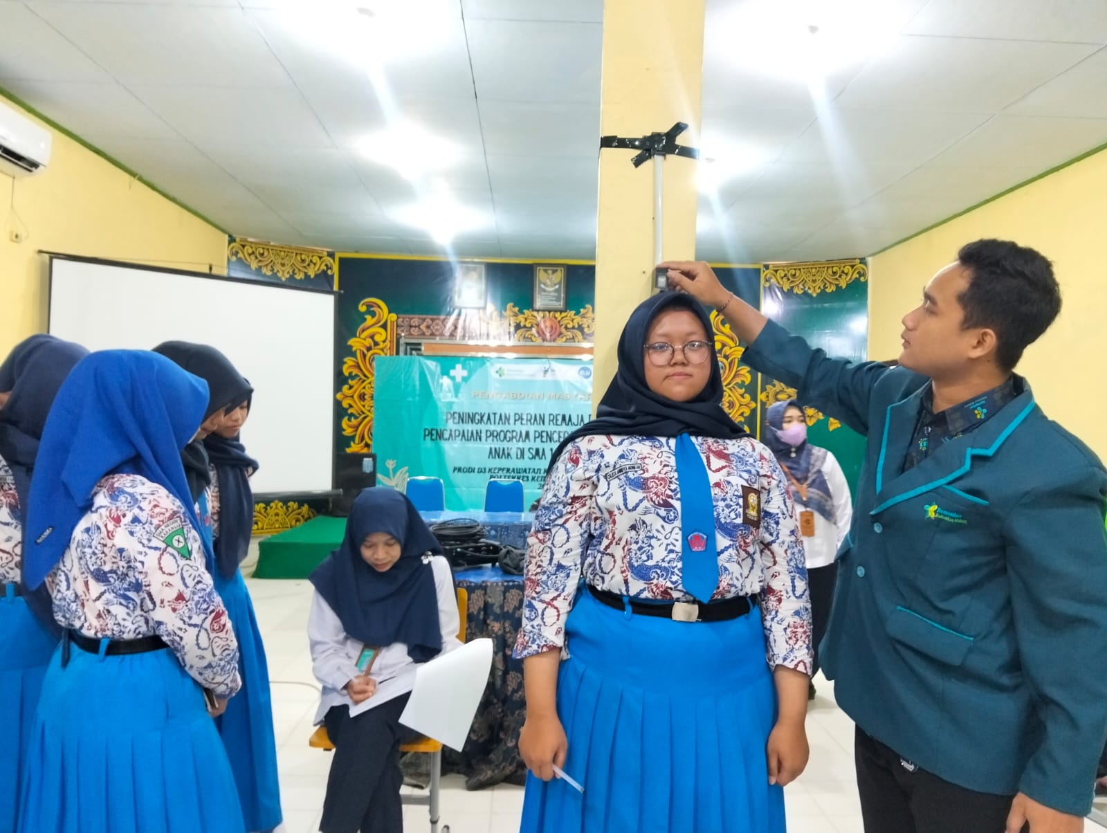 Kegiatan di SMAN 1 Karangan Trenggalek untuk untuk meningkatkan keterampilan dan pengetahuan stunting kepada remaja.