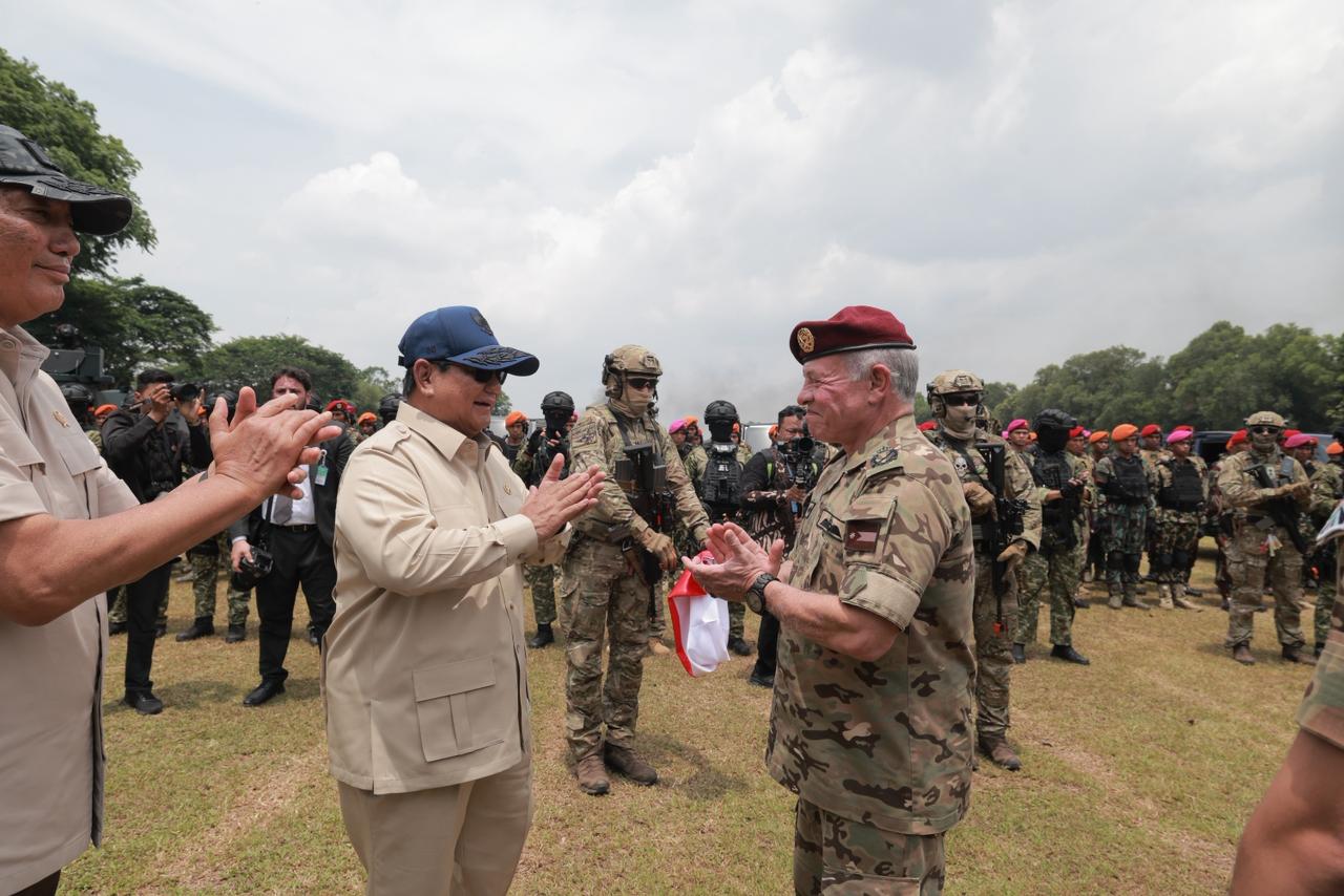Presiden Prabowo Subianto dan Raja Yordania Abdullah II bin Al-Hussein saksikan langsung kolaborasi demonstrasi drone TNI dan AB Yordania, Sabtu (14/11/2025).