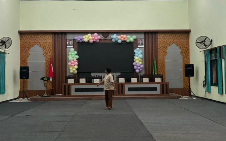 Gelaran final lomba Warna Warni RA tahun 2025  akan digelar pade Senin (17/11/2025). Tampak persiapan pada Minggu (16/11/2025) oleh pihak panitia.
