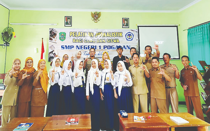 SMPN 1 Pogalan Trenggalek menggelar Diklat Jurnalistik bagi guru dan siswa dengan menghadirkan tim profesional dari&nbsp;Jawa Pos Radar Trenggalek&nbsp;sebagai narasumber utama, pada Selasa (18/11/2025).