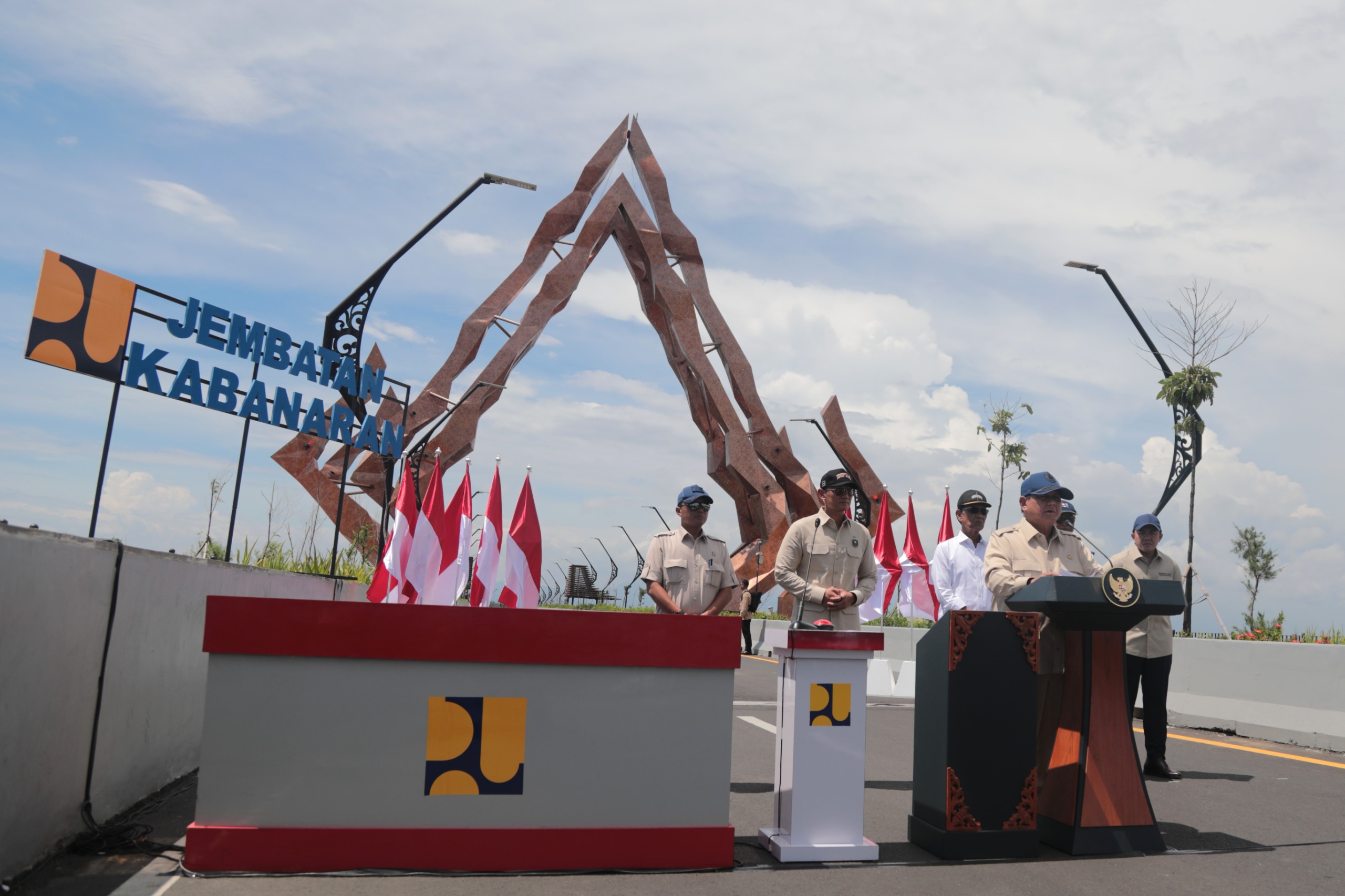 Presiden Prabowo saat meresmikan Jembatan Kabanaran di Bantul, Daerah Istimewa Yogyakarta, Rabu (19/11/2025).