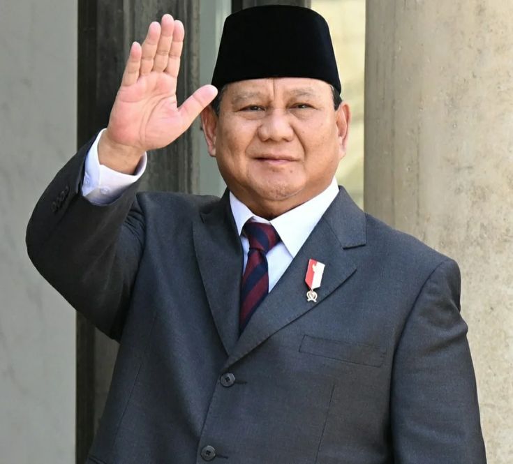 Presiden Prabowo Subianto menginstruksikan Menteri Kesehatan Budi Gunadi Sadikin untuk membangun Rumah Sakit canggih di setiap Kabaputan/Kota dalam jangka waktu empat tahun.