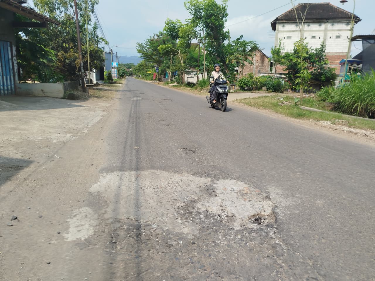 Ruas jalan Ngetal - Kampak di Trenggalek yang rencana akan diperbaiki awal 2026 depan.