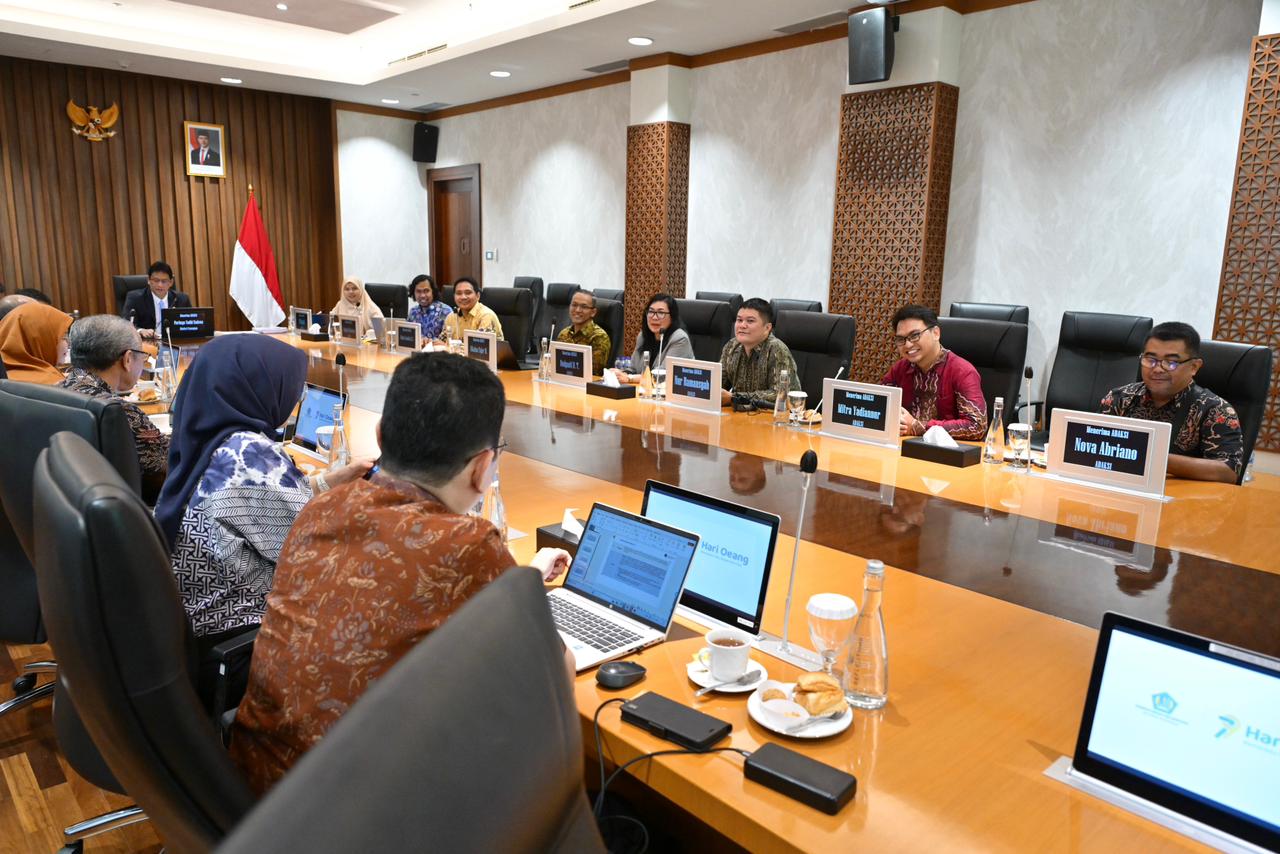 Aliansi Dosen ASN Kemdiktisaintek Seluruh Indonesia (ADAKSI) gelar audiensi resmi dengan Menteri Keuangan  Dr  Purbaya Yudhi Sadewa, Jumat (21/11/2025).