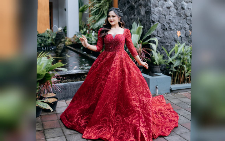 Warga asal Desa Sukowetan, Kecamatan Karangan, Kabupaten Trenggalek, Felisya Rahma Nur Aisah, aktif menulis dan modelling.
