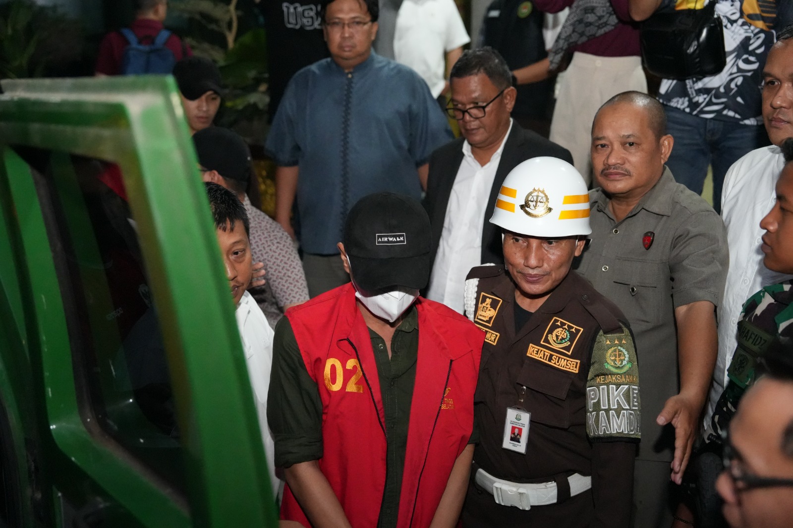 Kejati Sumatera Selatan resmi menetapkan 7 orang tersangka dalam kasus KUR dan Khasanah Kancab bank pelat merah, Jumat (21/11/2025).&nbsp;