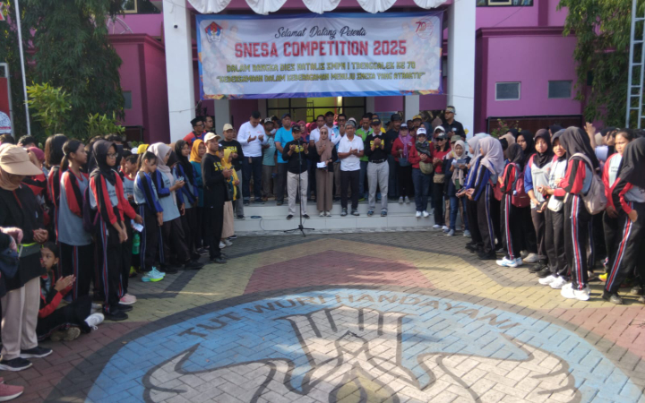 SMPN 1 Trenggalek menyelenggaran kegiatan Dies Natalis Ke-70 Tahun, pada Minggu (23/11/2025). Acara tersebut diisi dengan berbagai kegiatan.