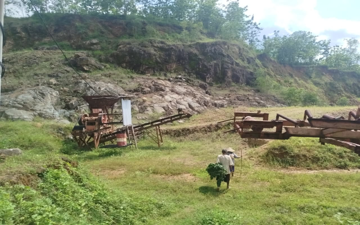 Bekas lokasi tambang galian C di Desa Ngetrong, Kecamatan Karangan, Kabupaten Trenggalek, yang saat ini proses pengoperasian ditolak warga.