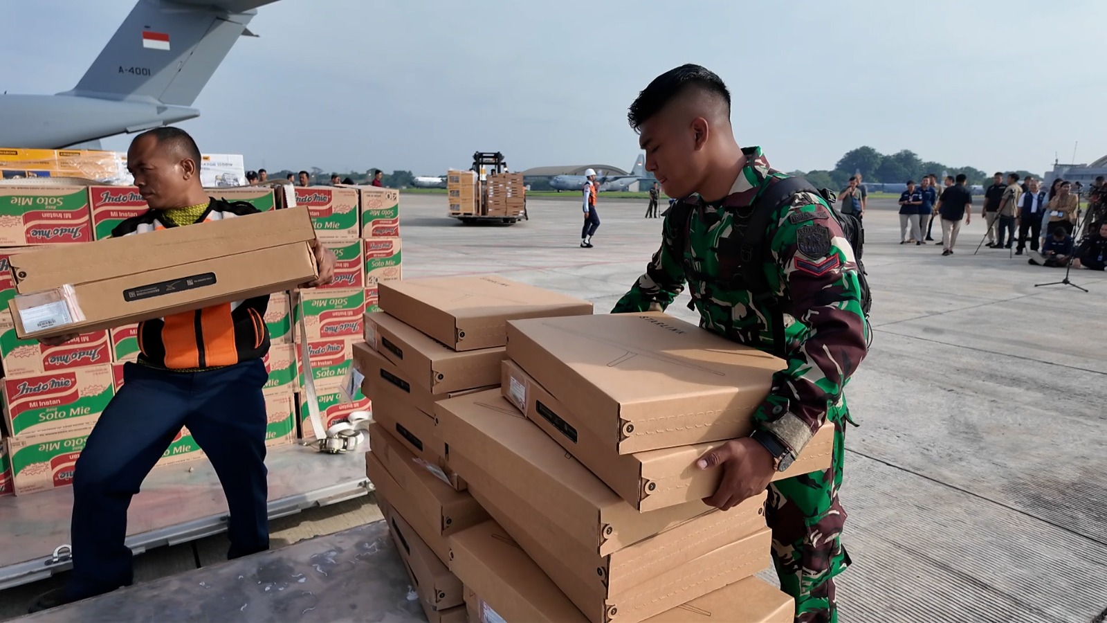 Prabowo Subianto memastikan semua pihak bergerak cepat menangani bencana banjir dan longsor di wilayah Sumatera.