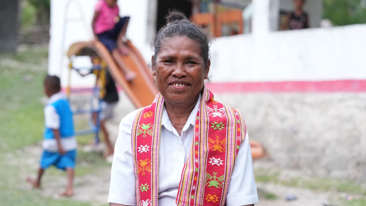Asnat Nenabu, 56, guru honorer PUAD&nbsp;Sobana Fatilo, Amanatun Utara, Timor Tengah Selatan, NTT, kini jadi PPPK paruh waktu.&nbsp;