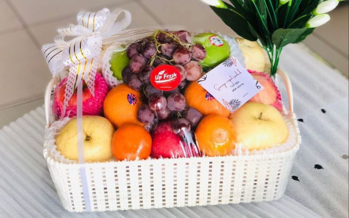 Buah tangan bergizi dapat membantu menjaga kondisi tubuh tetap kuat saat cuaca tidak menentu. (Pinterest)