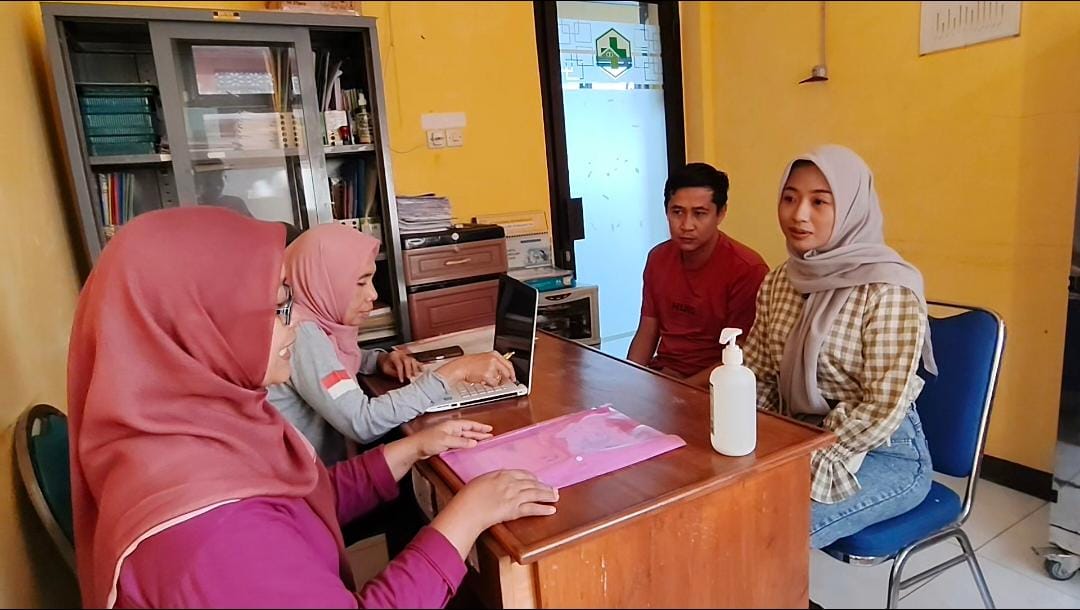 Pusat Kesehatan Masyarakat (Puskesmas) Ngulankulon, Kecamatan Pogalan, Kabupaten Trenggalek, mempunyai program yang diperuntukan para calon pengantin.
