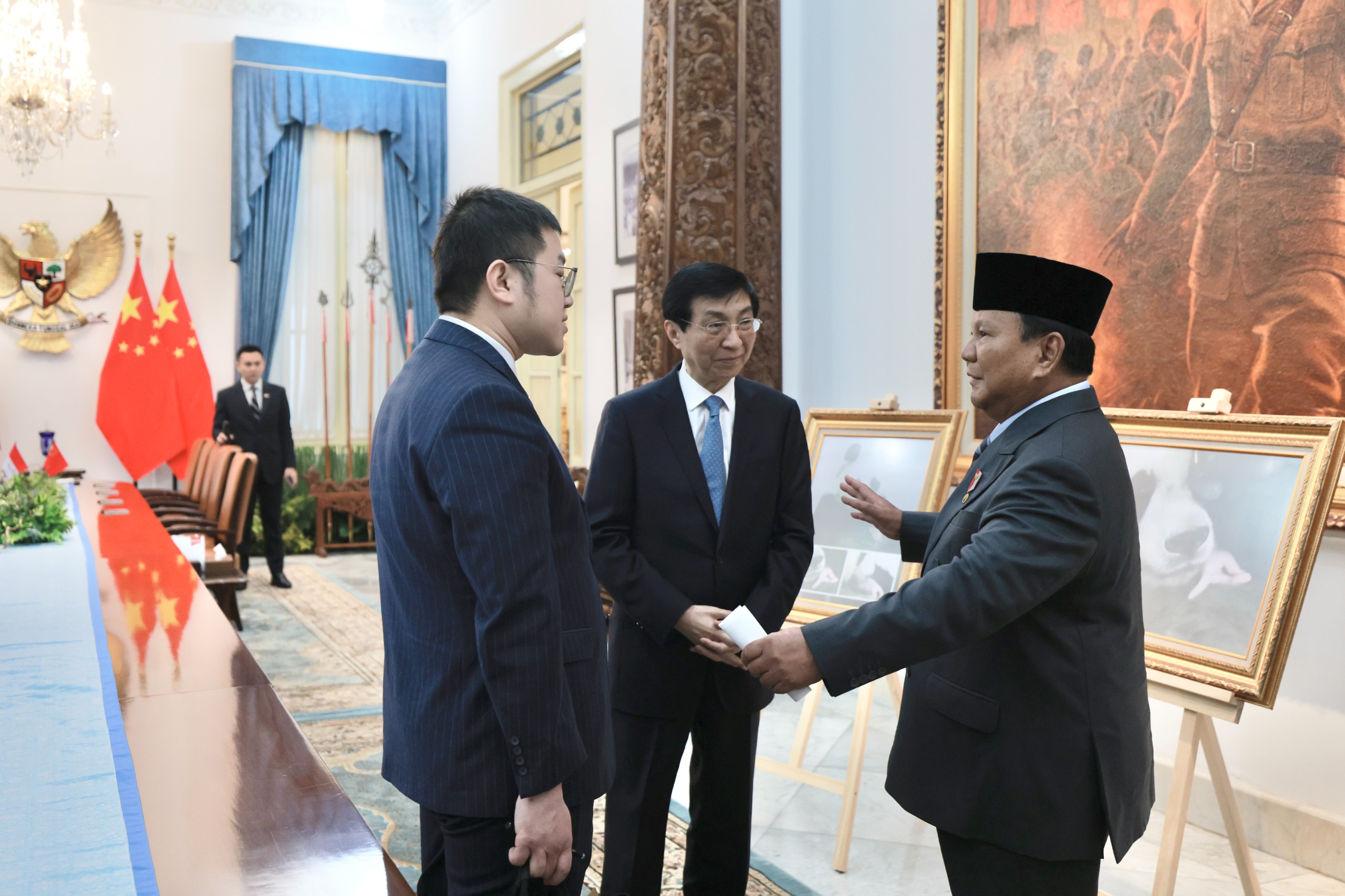 Presiden RI Prabowo Subianto bertemu Ketua MPR China Wang Huning,&nbsp;di Istana Merdeka, Jakarta pada Kamis (4/12/2025).