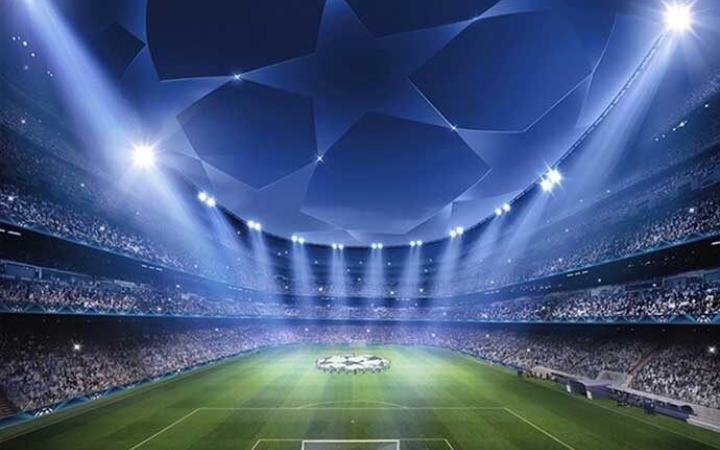 Suasana megah stadion Liga Eropa 2025/2026 dengan cahaya lampu diatasnya. (Pinterest)