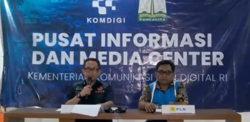 Kepala Pusat Data, Informasi, dan Komunikasi Kebencanaan BNPB, Abdul Muhari, saat memberikan konferensi pers, Jumat (5/12/2025).&nbsp;