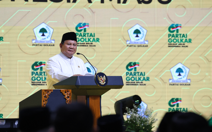 Presiden Prabowo menyampaikan Indonesia mampu mengatasi bencana, saat hadir pada peringatan HUT ke-61 Partai Golkar di Istora Senayan, Jakarta, Jumat (5/12/2025).&nbsp;