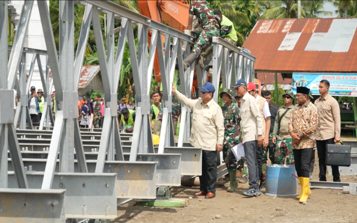 Presiden Prabowo Subianto memilih untuk bermalam di Aceh demi memimpin langsung rapat terbatas penanganan bencana di Aceh, Sumatera Utara, Sumatera Barat.