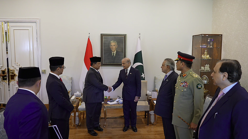 Prabowo Subianto menegaskan komitmen kuat Indonesia dalam mendukung kemerdekaan Palestina. Itu sampaikan saat melakukan kunjungan resmi ke Islamabad, Pakistan.
