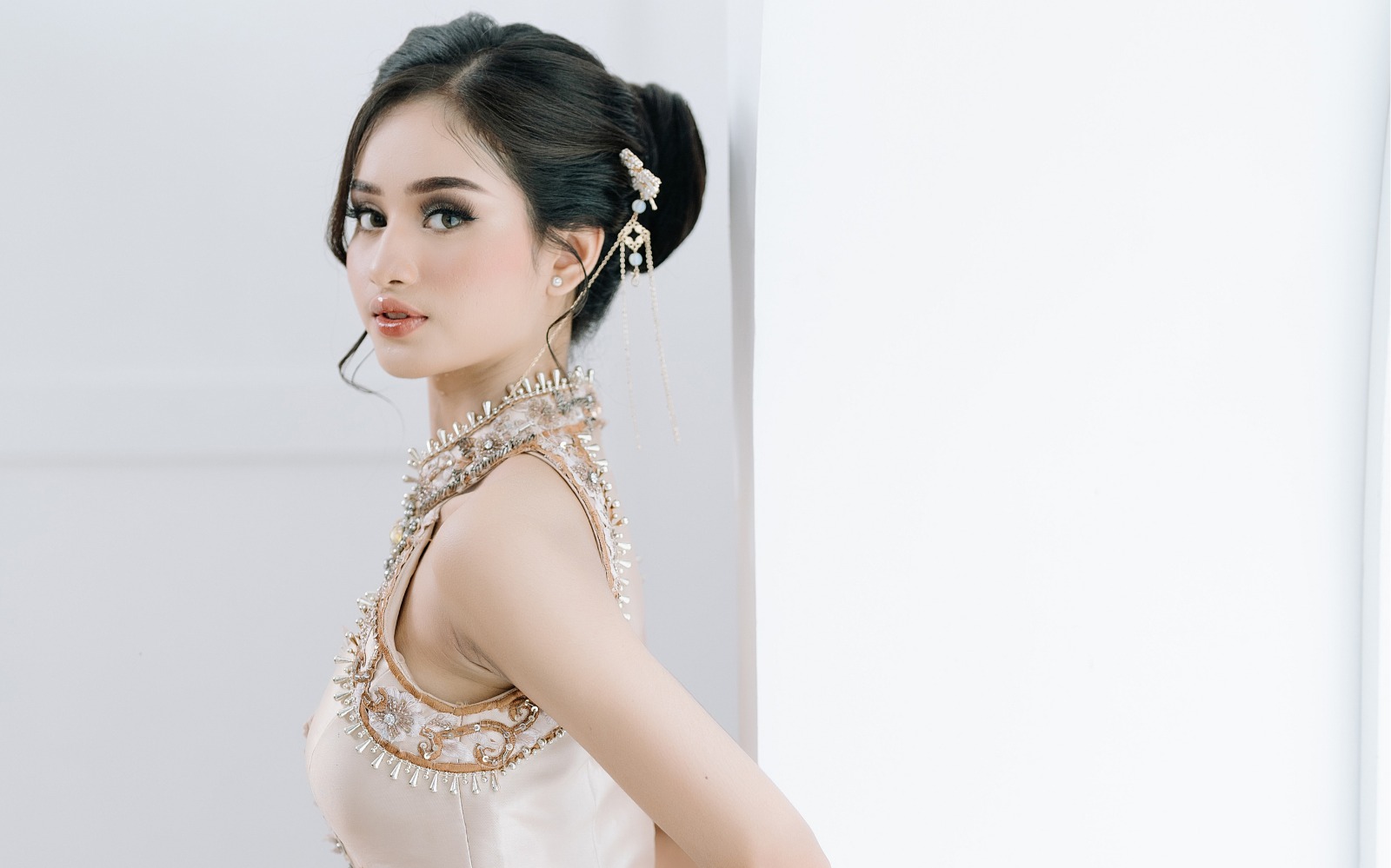 Alifia Putri Sasi Ramadhani, gadis 20 tahun asal Trenggalek, yang membuktikan bahwa minat dan kegemaran bisa menjadi bekal untuk berkembang.