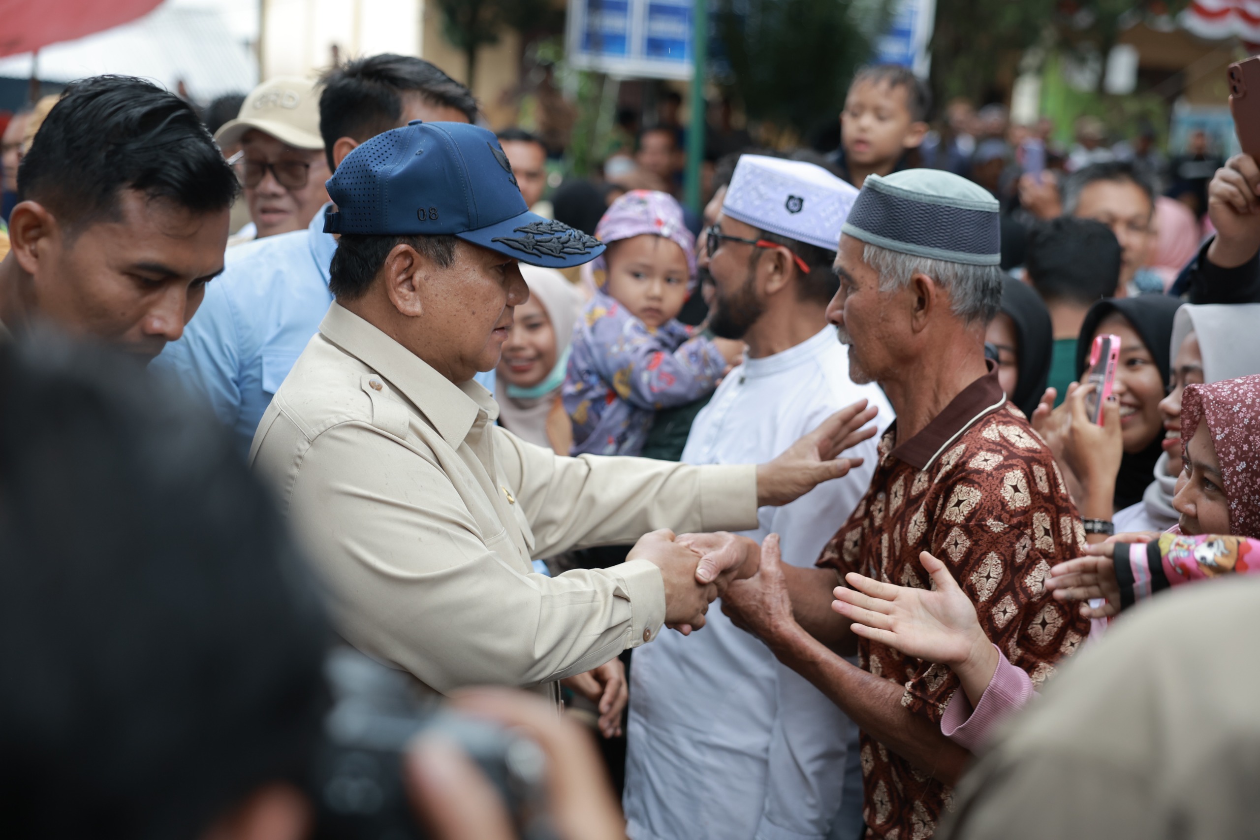 Presiden RI Prabowo Subianto kembali melanjutkan tinjauannya ke lokasi terdampak bencana di Aceh, Jumat (12/12/2025).