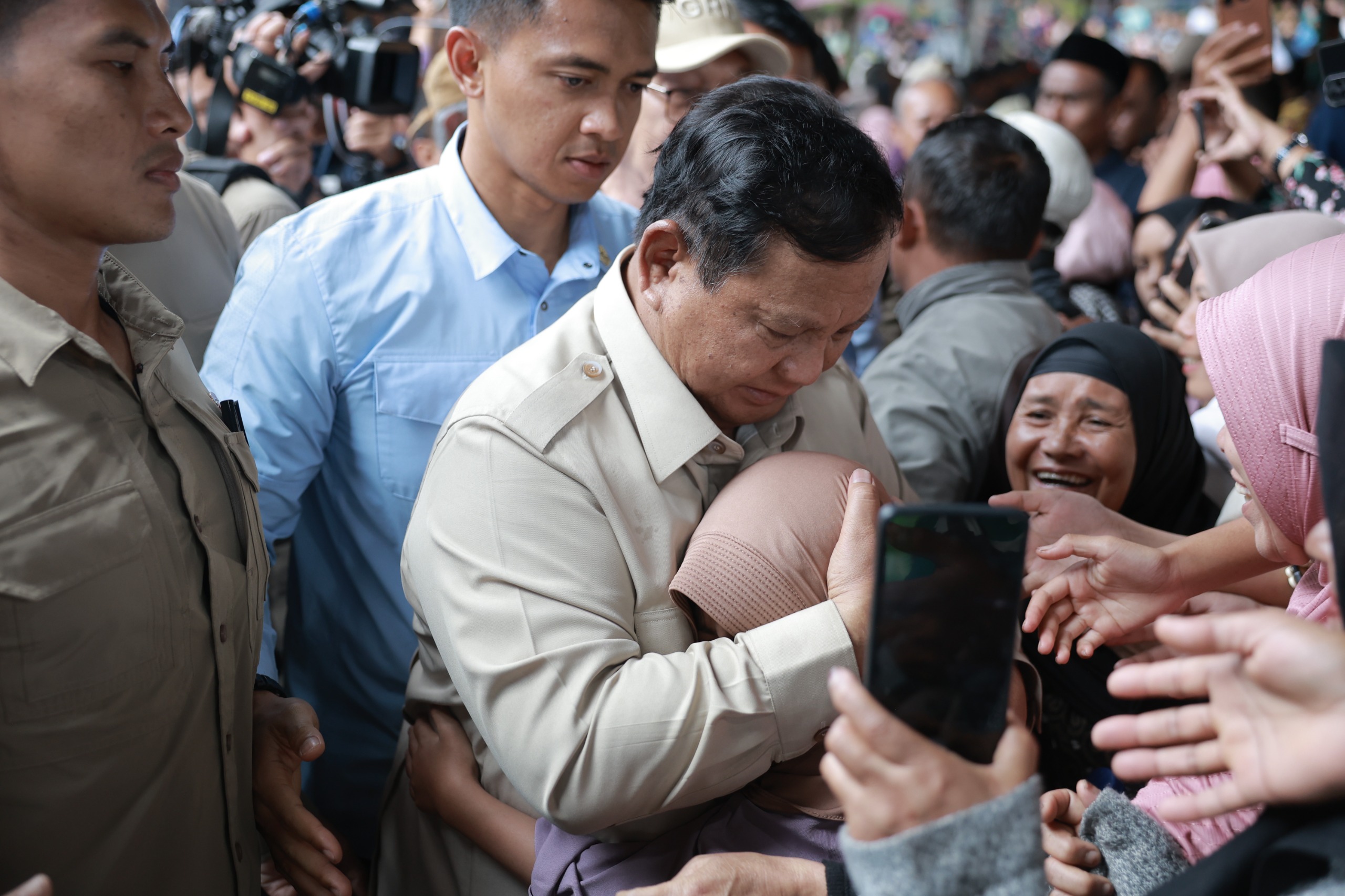 Presiden Prabowo ketiak mengunjungi Aceh Tamiang untuk melihat kondisi langsung korban bencana banjir dan tanah longsor.