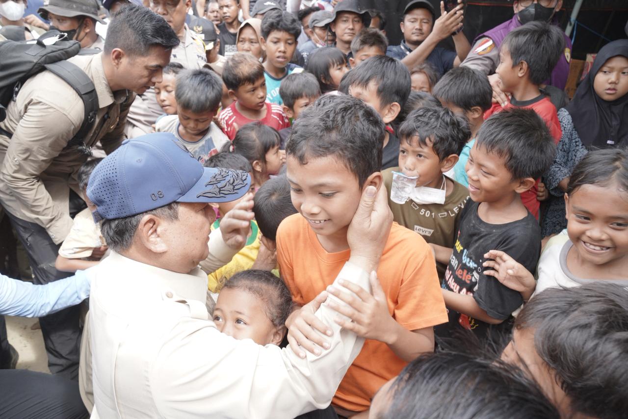Dalam rangka mempercepat pemulihan kehidupan masyarakat pascabencana, Presiden RI Prabowo Subianto melakukan kunjungan langsung ke Aceh Tamiang pada Jumat (12/12/2025).