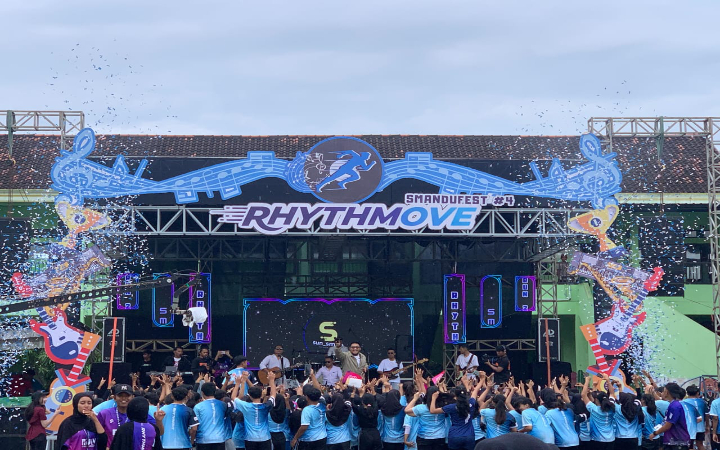 Dies Natalis melalui kegiatan Rhythmove Smandufest Vol. 4 di SMAN 1 Durenan Trenggalek berlangsung meriah dengan berbagai kegiatan.