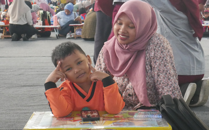 Parenting yang tepat sejak usia dini memiliki peran penting dalam membentuk karakter dan perkembangan anak.