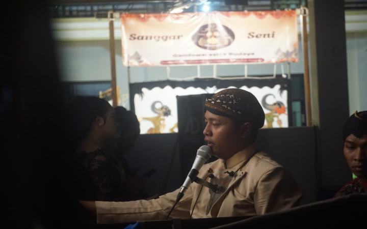Pagelaran wayang lintas generasi yang diadakan di Balai Desa Prambon, Kecamatan Tugu, Kabupaten Trenggalek.