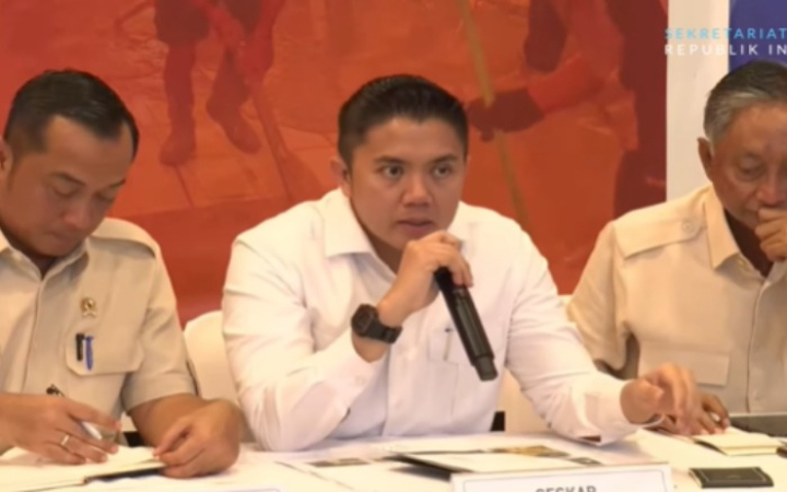 Sekretaris Kabinet (Seskab), Teddy Indra Wijaya&nbsp;menyampaikan progres penanganan bencana.&nbsp;