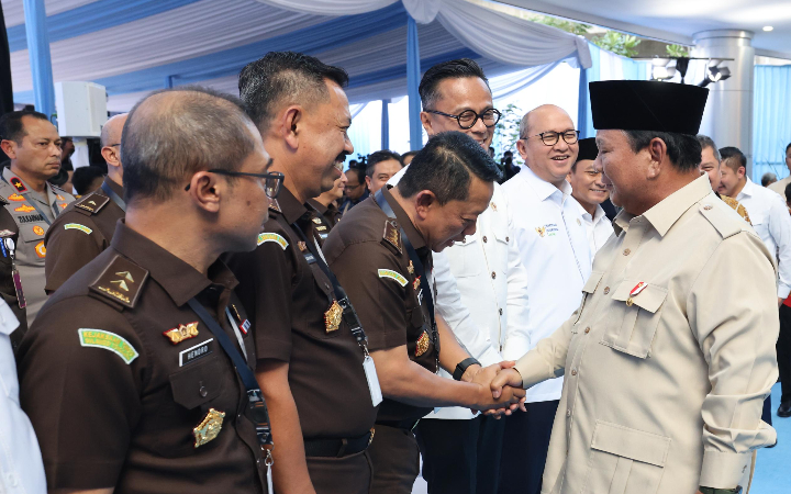 Satgas PKH berhasil menyelamatkan uang negara sebesar lebih dari Rp 6 triliun. Rilis dari satgas itu disaksikan langsung Presiden Prabowo.