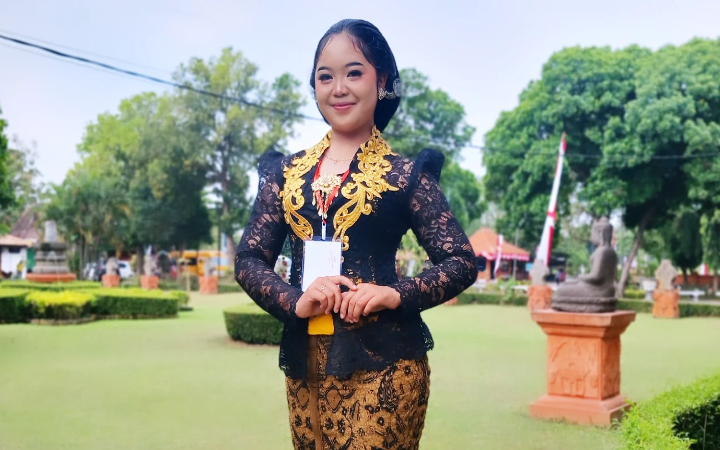 Kirana Tiyas Kinasih, warga Dusun Depok, Desa/Kecamatan Pule, Kabupaten Trenggalek, yang meraih banyak prestasi tingkat kabupaten maupun provinsi.