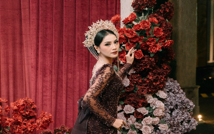 Tersimpan kisah inspiratif seorang perempuan muda bernama Rosa Aprilia Ika Rahayu, warga Desa/Kecamatan Pogalan, Kabupaten Trenggalek.&nbsp;