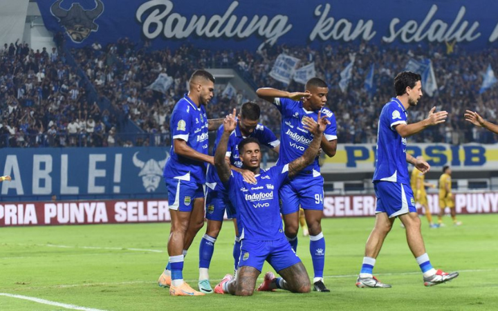 Pemain Persib Bandung menjalani latihan jelang laga Persib vs Ratchaburi di ACL 2, duel krusial yang menyimpan banyak jebakan meski undian terlihat menguntungkan.