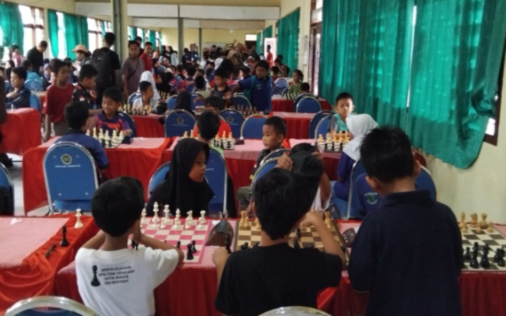 Peserta&nbsp;Turnamen Catur STKIP PGRI Trenggalek Cup I berasal dari berbagai jenjang usia, mulai dari pelajar SD hingga SMA/SMK.