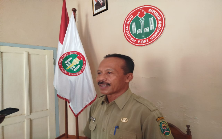 Ketua PGRI Trenggalek, Catur Winarno,&nbsp;menyampaikan keprihatinan atas tidak lagi mengajarnya lima GTT di SMAN 1 Karangan mulai Januari 2026.