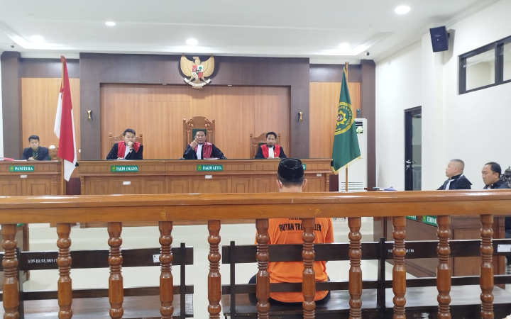 Sidang kasus pemukulan guru SMPN 1 Trenggalek digelar di Pengadilan Negeri Trenggalek, dengan agenda keterangan saksi, Kamis (15/1/2026).