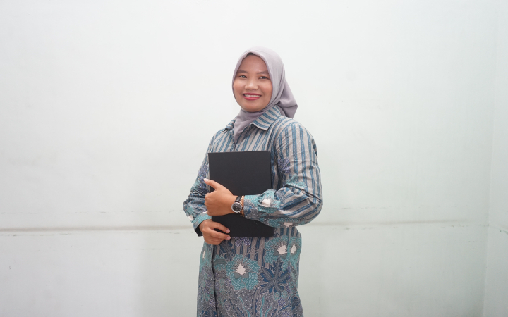 Sugiyanti, perempuan asal Desa Bogoran, Kecamatan Kampak, Kabupaten Trenggalek, itu membuktikan bahwa ketekunan dan konsistensi mampu mengantarkan pimpin organisasi profesi.