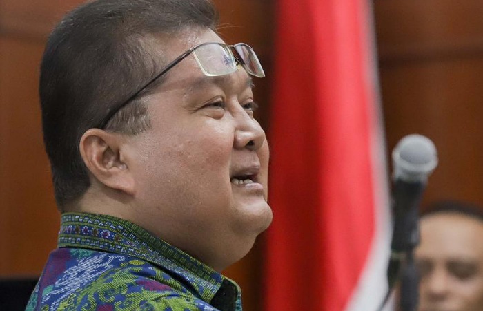 MAKIN JELAS: Suhardo Basuki memberikan keterangan dalam sidang gugatan Dahlan Iskan terhadap direksi PT Jawa Pos di Pengadilan Negeri Surabaya, Selasa (20/1).