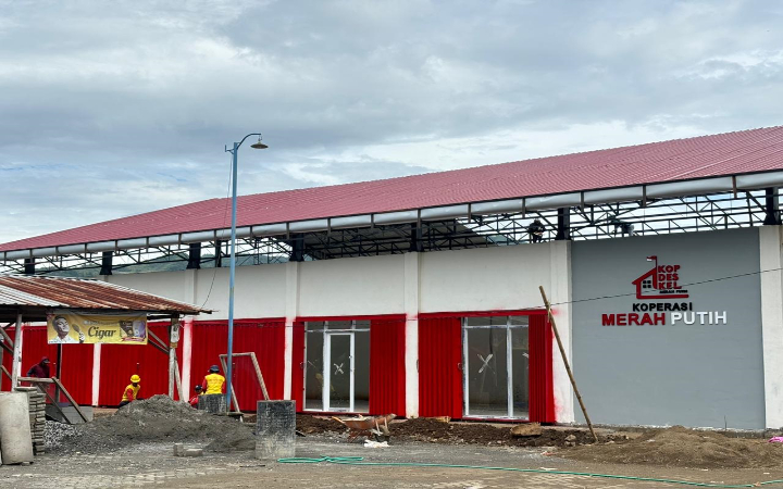 Pelaksanaan pembangunan KDMP di Desa Pandean, Kecamatan Durenan, Kabupaten Trenggalek, yang hampir tuntas.
