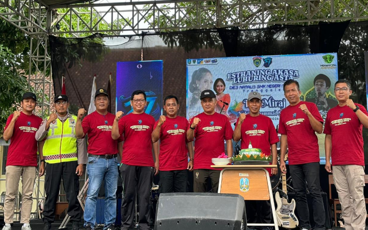 SMKN 1 Suruh menggelar perayaan dies natalis ke-17 dengan meriah dan penuh makna, Kamis (22/1/2026).