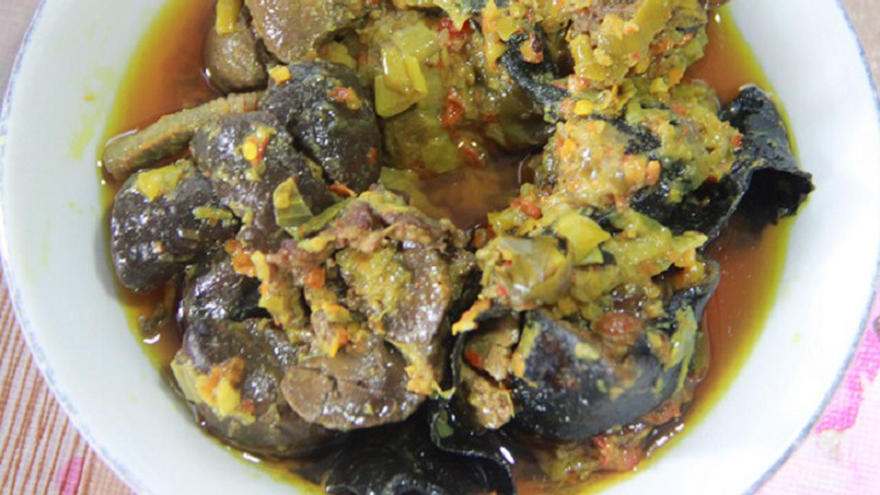 Paniki adalah masakan khas Minahasa berbahan daging kelelawar dengan bumbu rempah dan santan yang kaya rasa serta penuh nilai budaya.