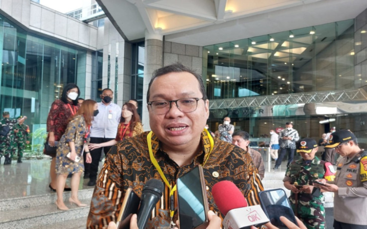 Direktur Utama Bursa Efek Indonesia Iman Rahman menyampaikan pernyataan resmi pengunduran diri dalam konferensi pers di Gedung BEI, Jakarta, Jumat (30/1/2026).